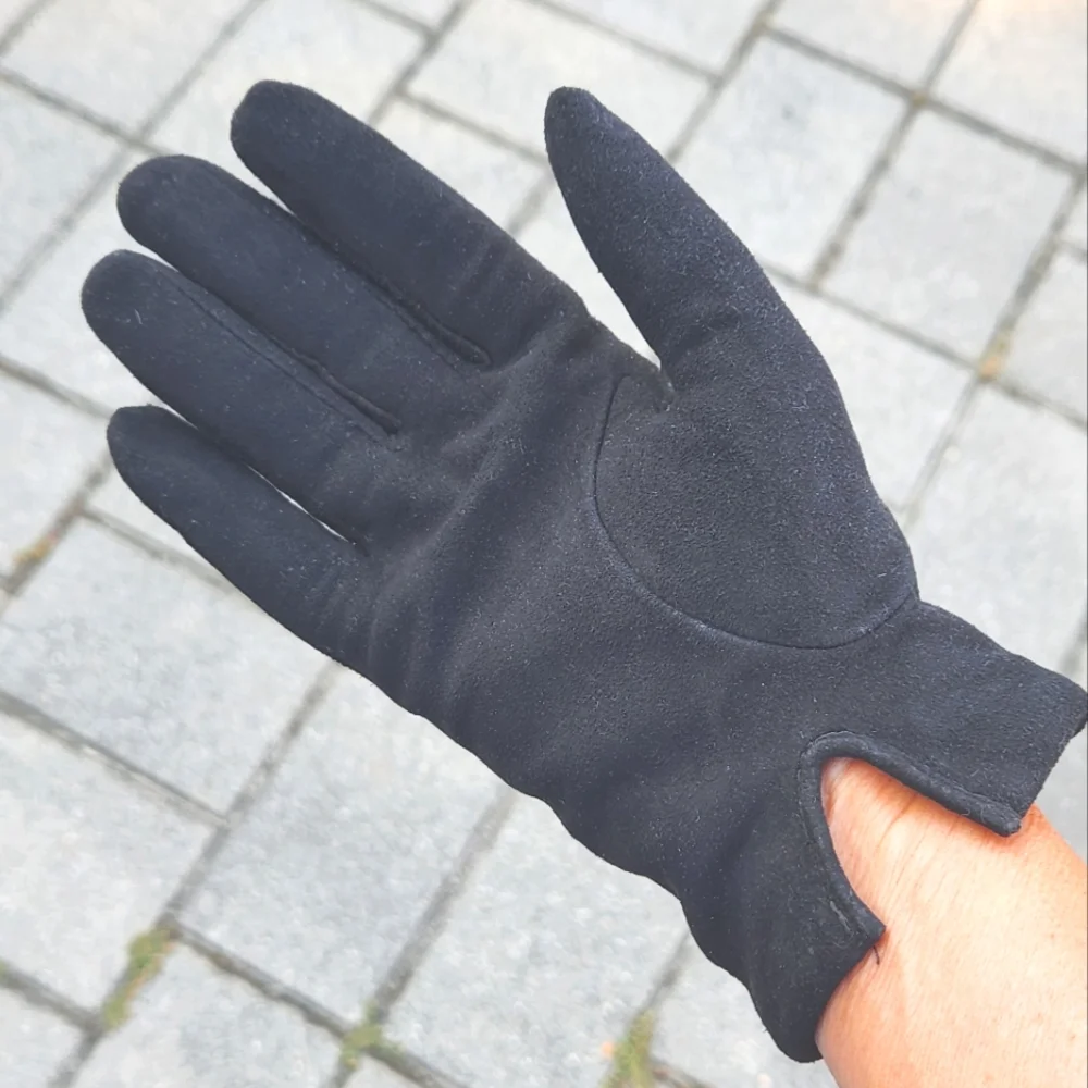 Bloomingdale's Ladies Fine Black Microsuede Gloves S